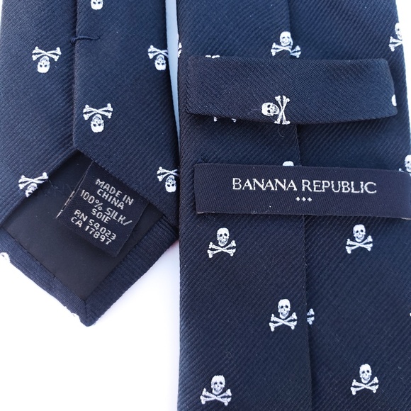 Crossbones Tie - Picture 3 of 3